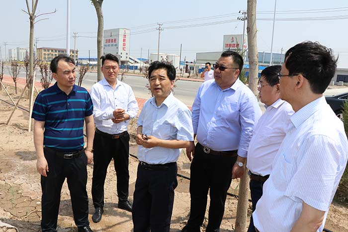 1558056790.jpg 中鐵建華北投資發(fā)展有限公司副總經(jīng)理總經(jīng)濟師王祖春王祖春一行視察項目建設(shè)情況.jpg
